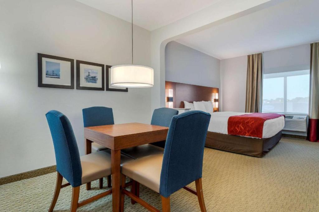 לה פורט Comfort Suites מראה חיצוני תמונה