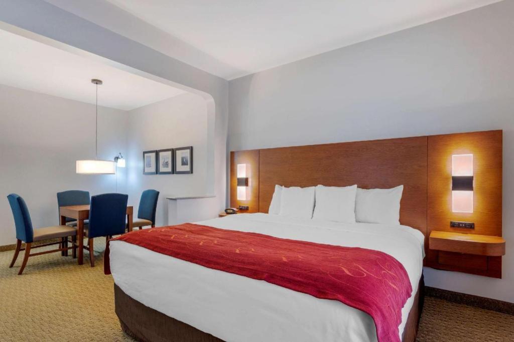 לה פורט Comfort Suites מראה חיצוני תמונה