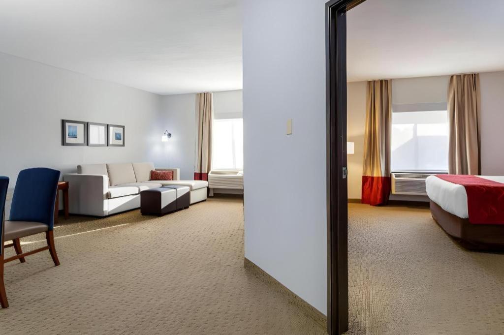 לה פורט Comfort Suites מראה חיצוני תמונה