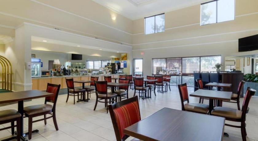 לה פורט Comfort Suites מראה חיצוני תמונה